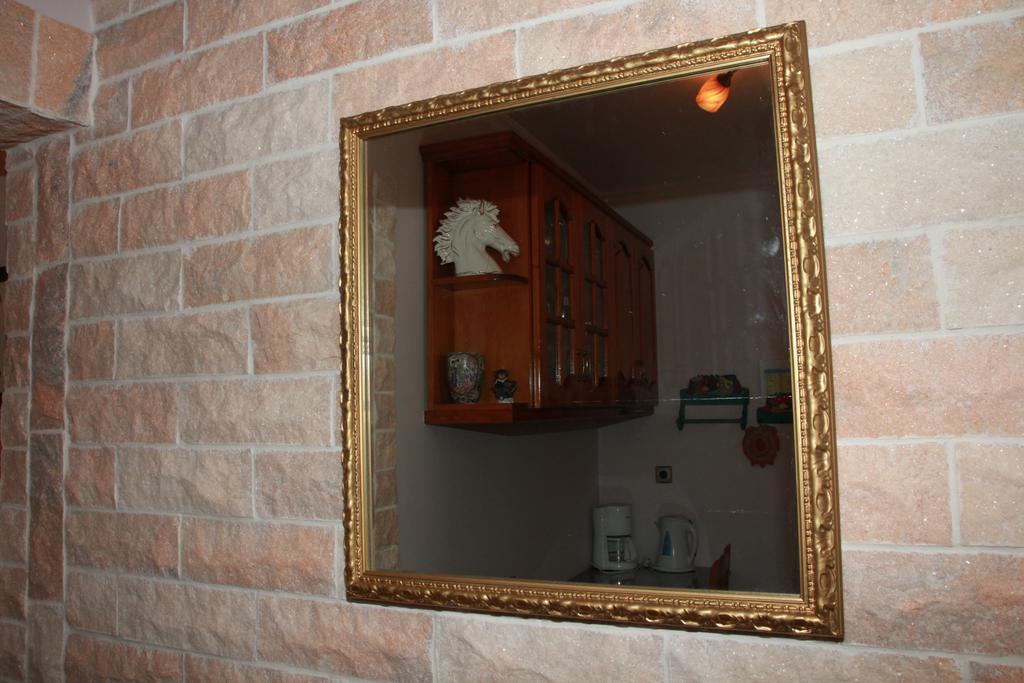 Aristotelis-Nikos Paramonas Studios Rum bild